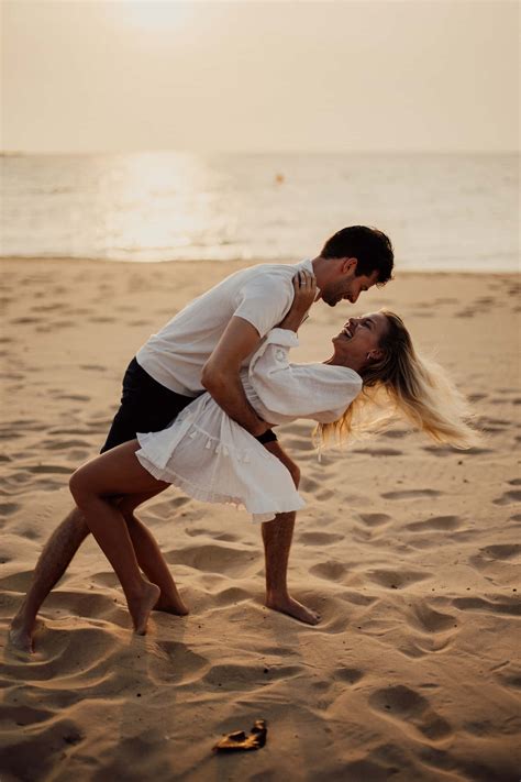 beach pic poses